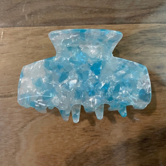 New Hair Clip - Picture 1 of 5